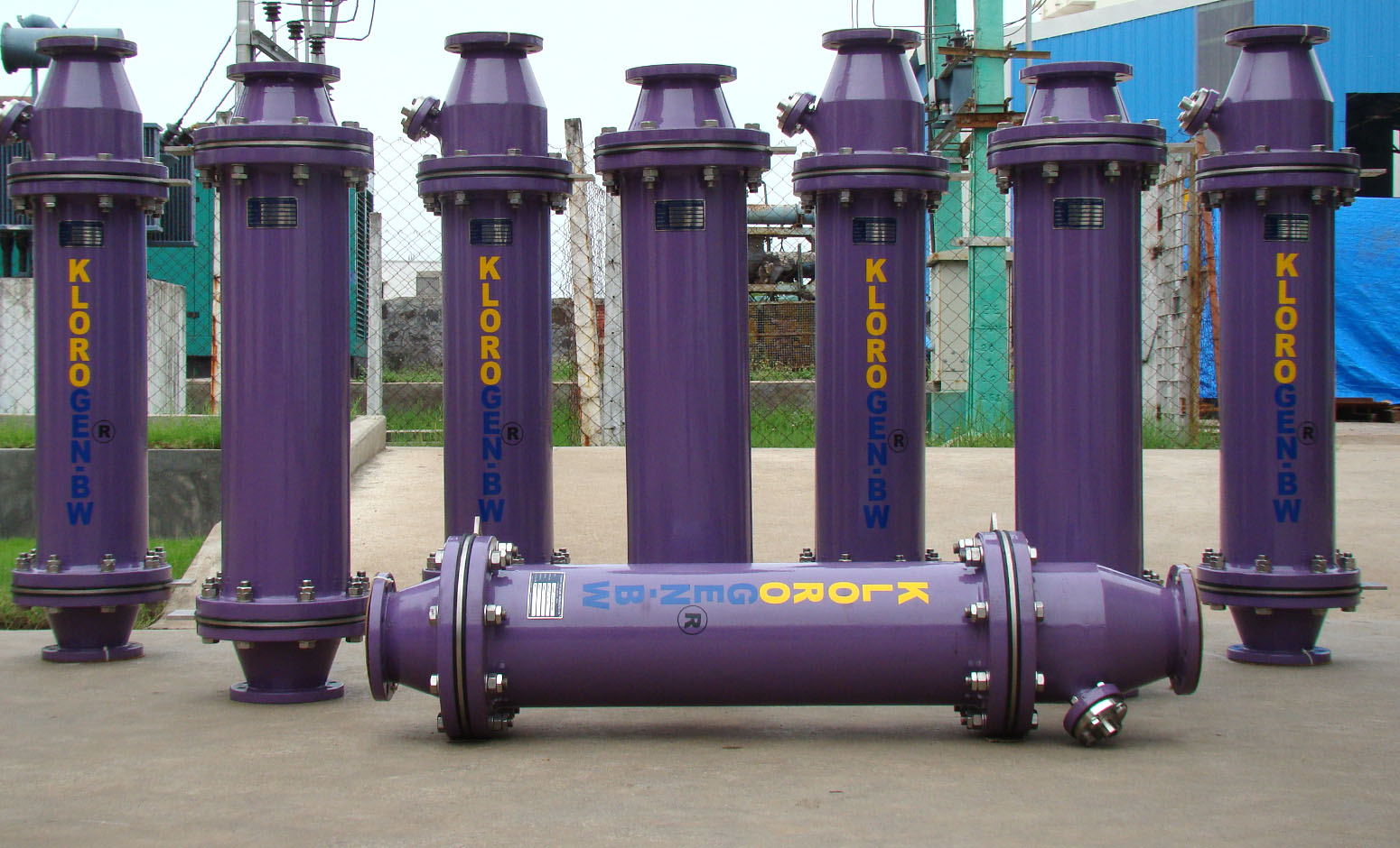 VERTICAL ELECTROLYZER