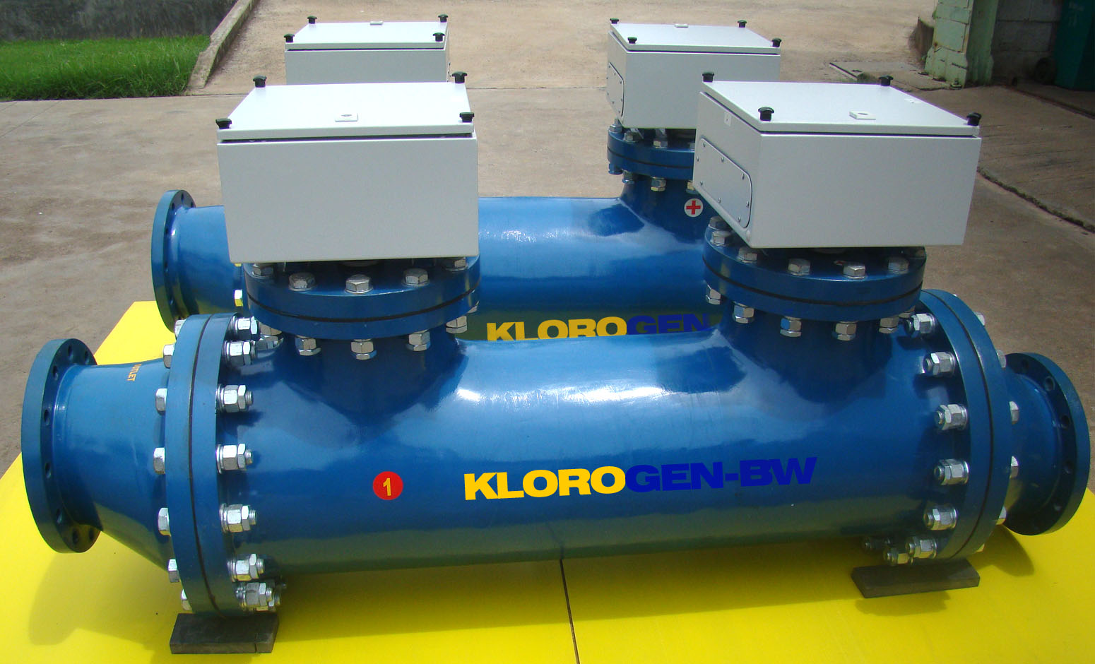 HORIZONTAL ELECTROLYZER